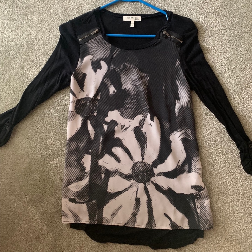 Cute black graphic daisies top